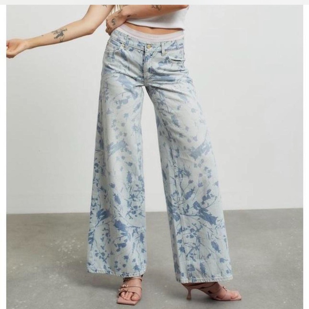 BDG low and wide jean - floral print in light blue size 26 NEW